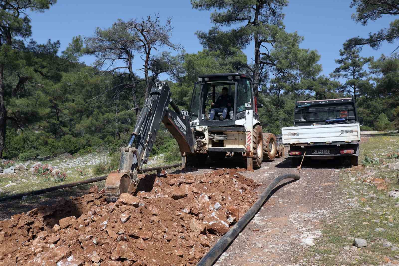 Çırpı Mahallesinin içme suyu hatlarını yenileniyor Muğla Büyükşehir Belediyesi MUSKİ