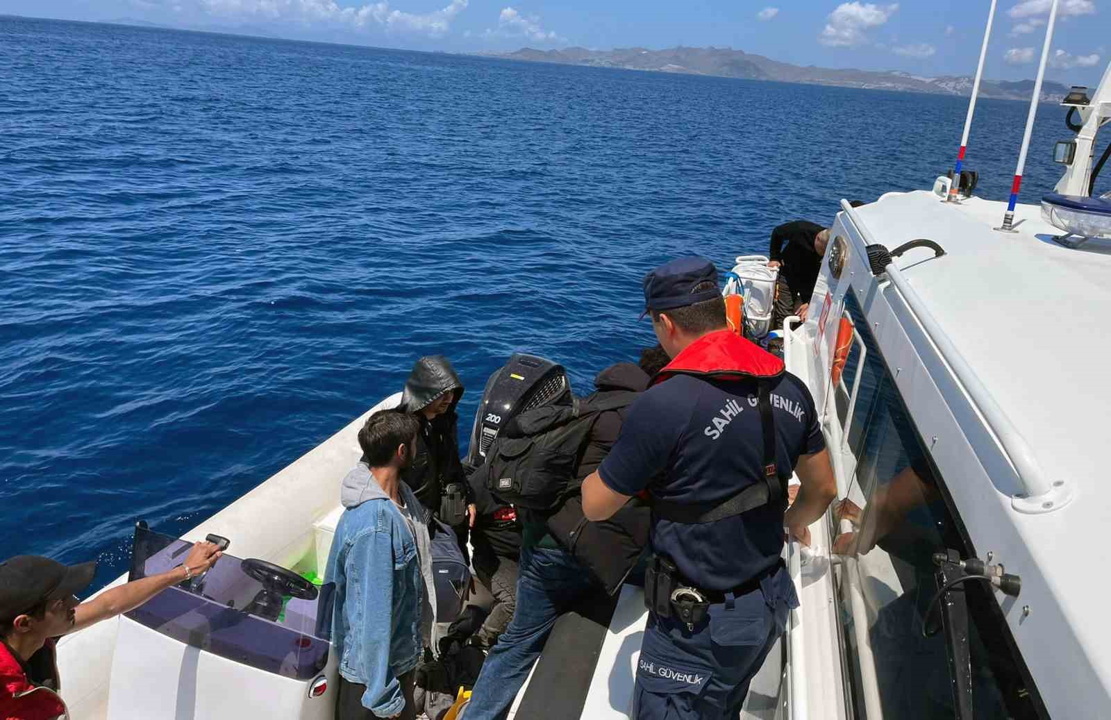 Datça’da Yunanistan’ın geri ittiği 10’u çocuk 33 düzensiz göçmen kurtarıldı Muğla’nın Datça ilçesi açıklarında