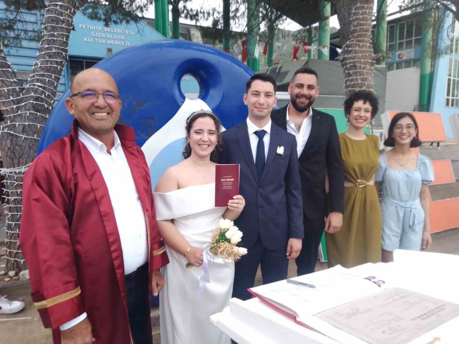 Evliliklerine özel ve akılda