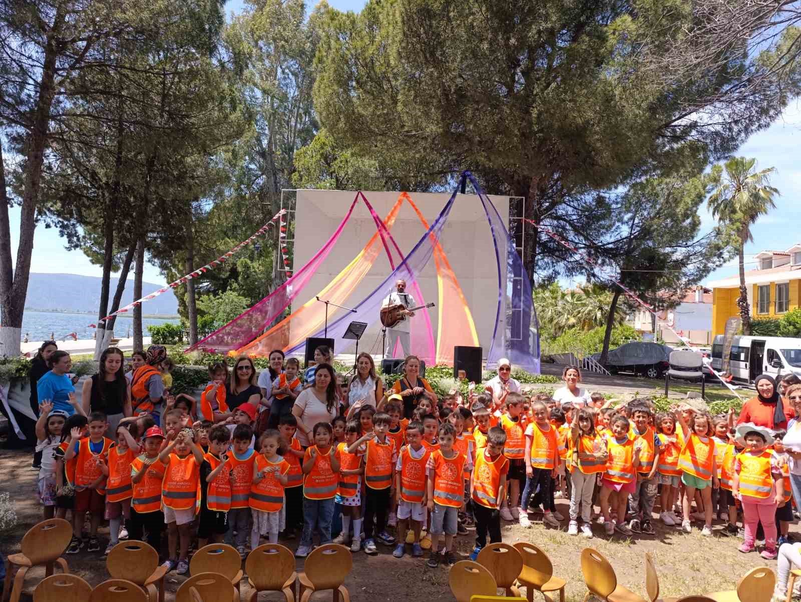 Köyceğizli minikler çocuk konserinde eğlendi Muğla’nın Köyceğiz ilçesinde minikler
