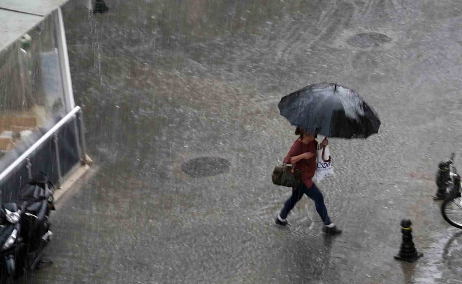 Muğla’da beklenen yağış erken geldi, vatandaşlar hazırlıksız yakalandı Muğla’nın iç kesimlerinde, özellikle