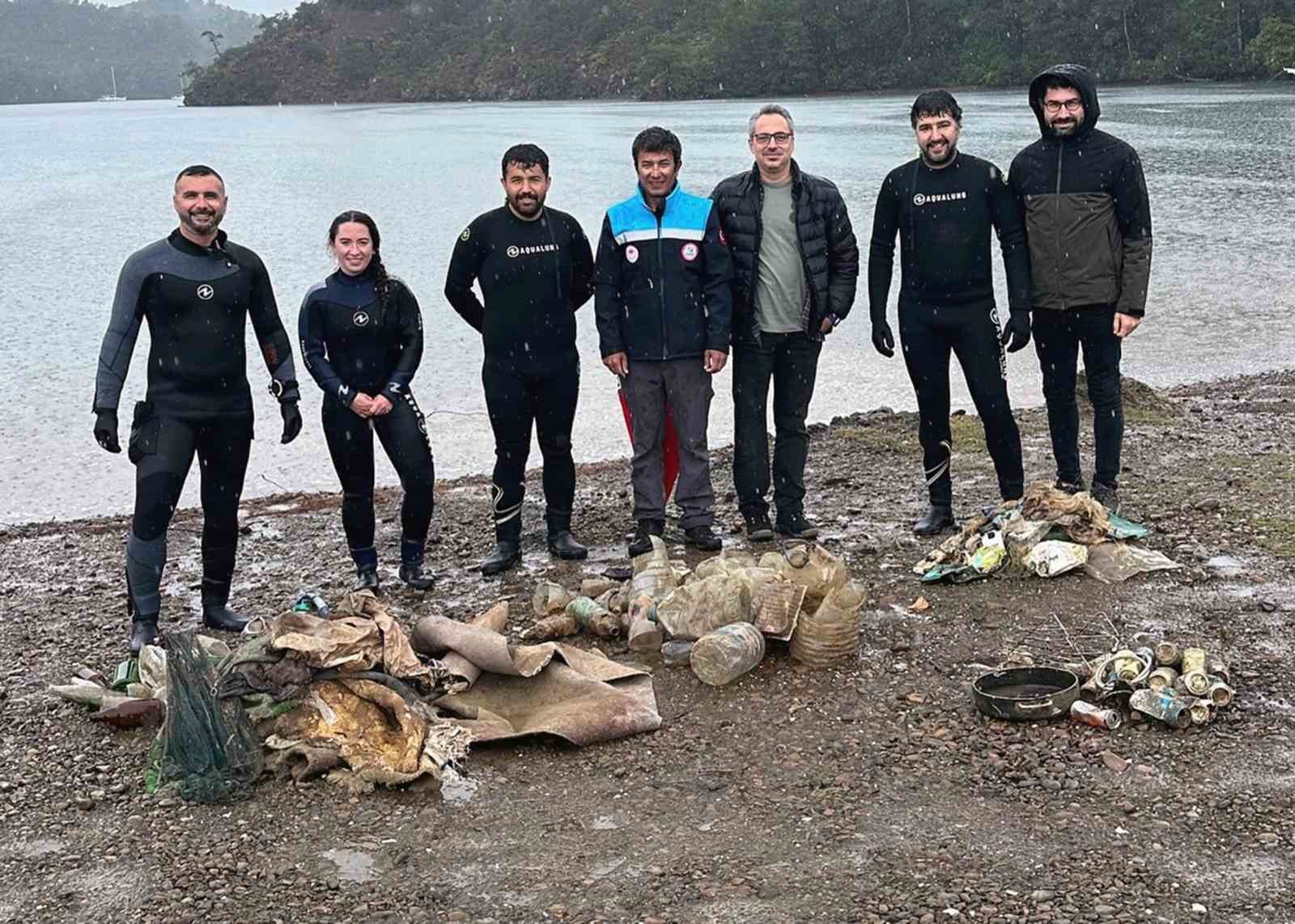 Yağmur altında deniz dibi temizliği Muğla İl Tarım ve