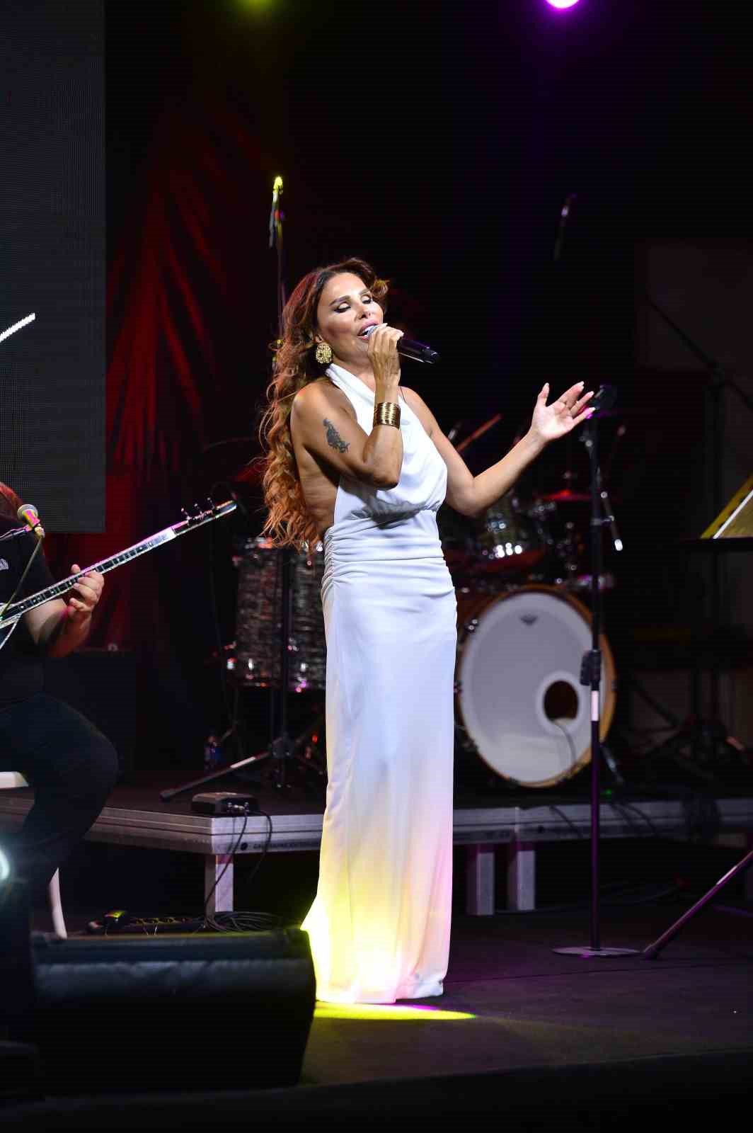 Azka Otel’de bayram coşkusu: Hande Dönmez’den unutulmaz performans Muğla’nın Bodrum ilçesinde bulunan