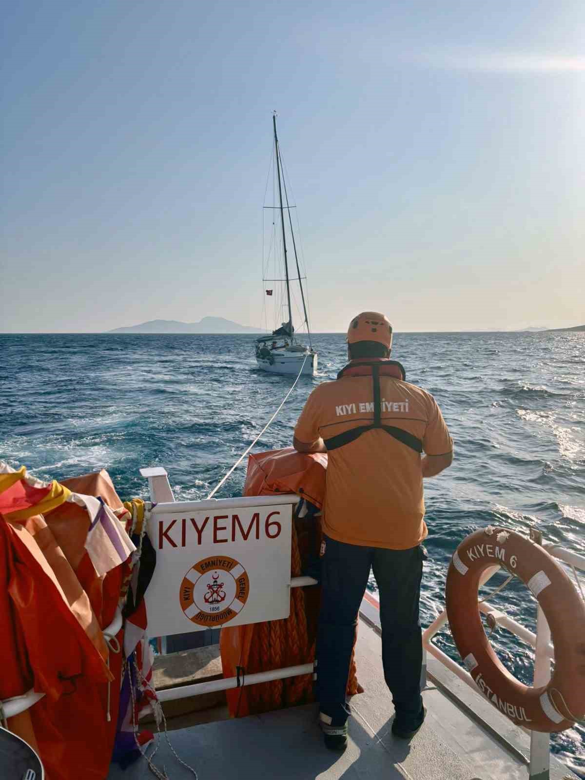 Bodrum açıklarında arızalanan tekneyi KIYEM ekipleri kurtardı Muğla’nın Bodrum ilçesi Karaada