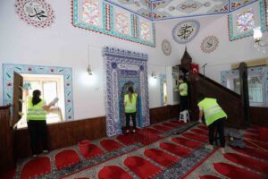 Büyükşehir Belediyesinden Camilerde Bayram temizliği