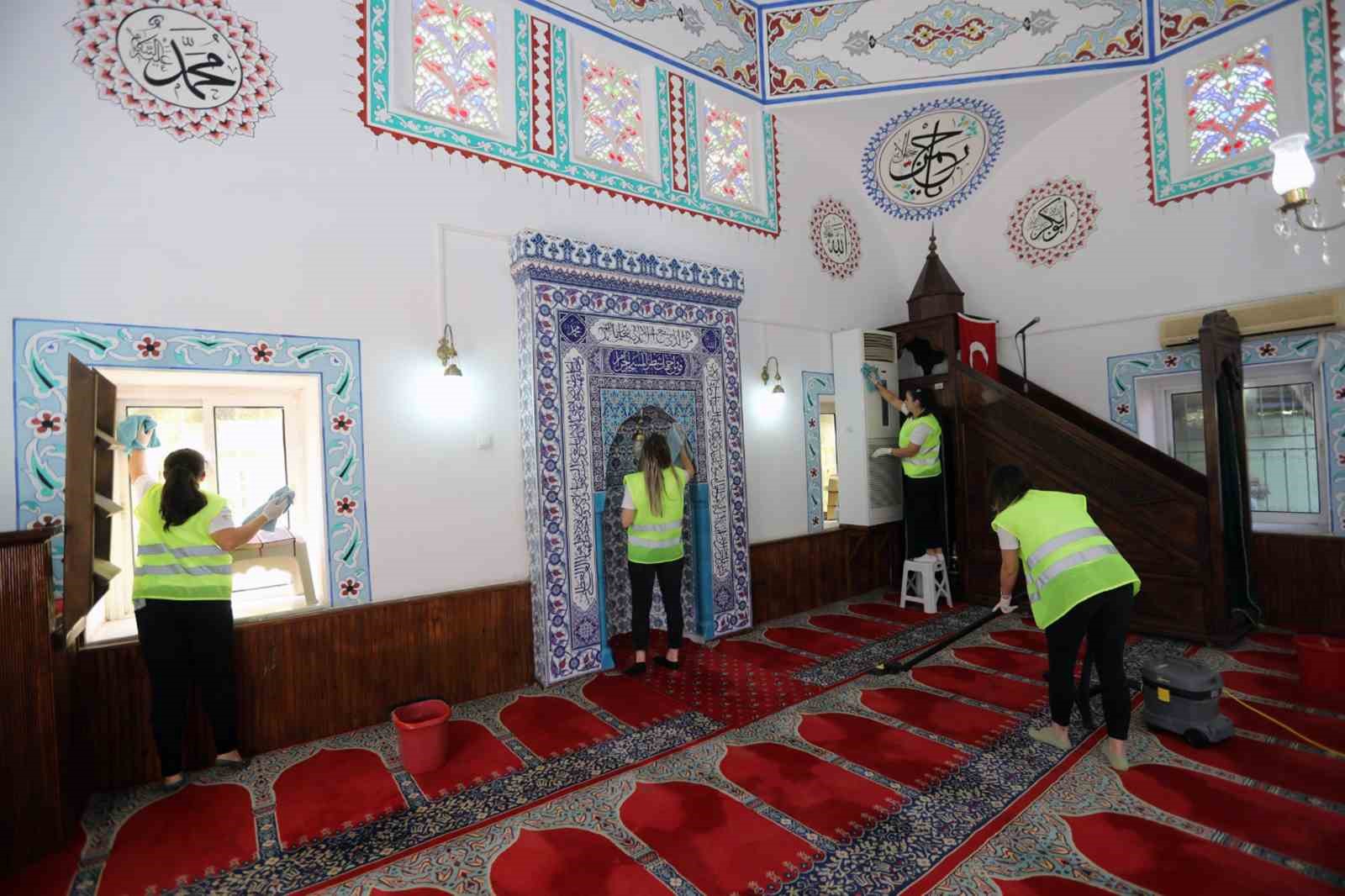 Büyükşehir Belediyesinden Camilerde Bayram temizliği Muğla Büyükşehir Belediyesi Kurban