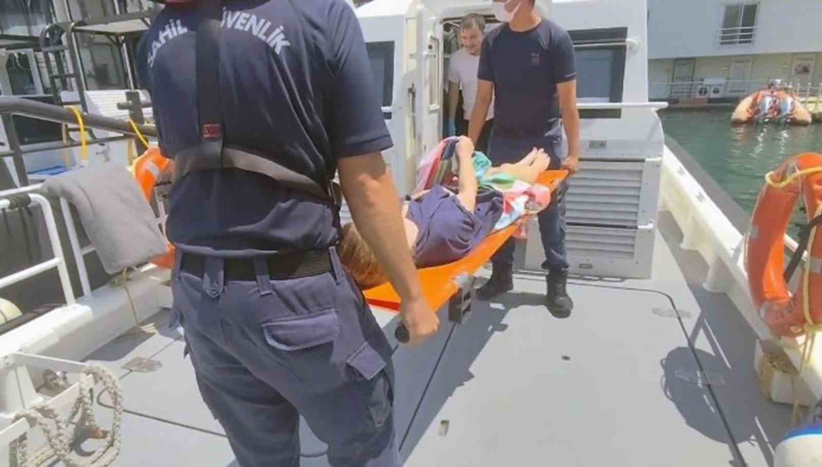 Gezi teknesinde rahatsızlanan vatandaşa tıbbi tahliye Muğla’nın Fethiye ilçesi açıklarında