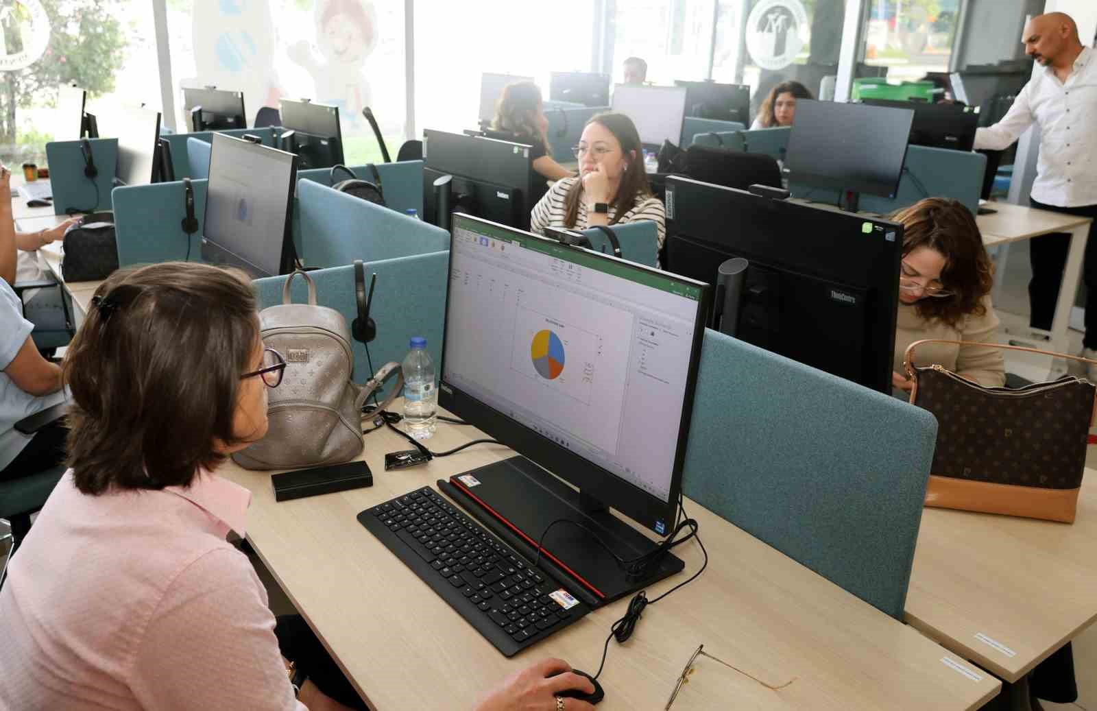 Menteşe Belediyesi personeline Temel Ofis programları eğitimi Menteşe Belediyesi, hizmetlerin daha