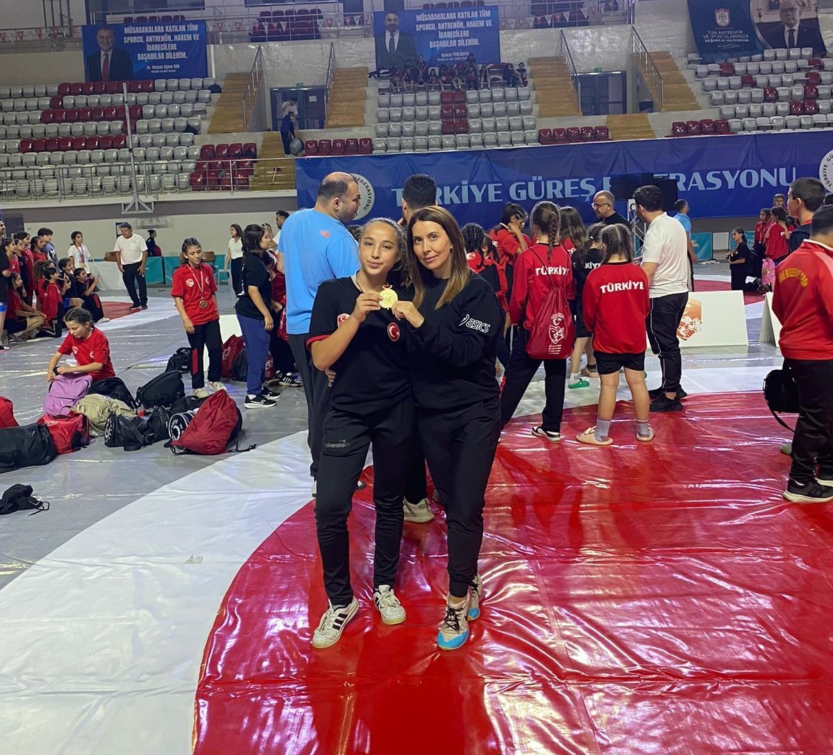 Muğlalı güreşçi Ayça Çomak