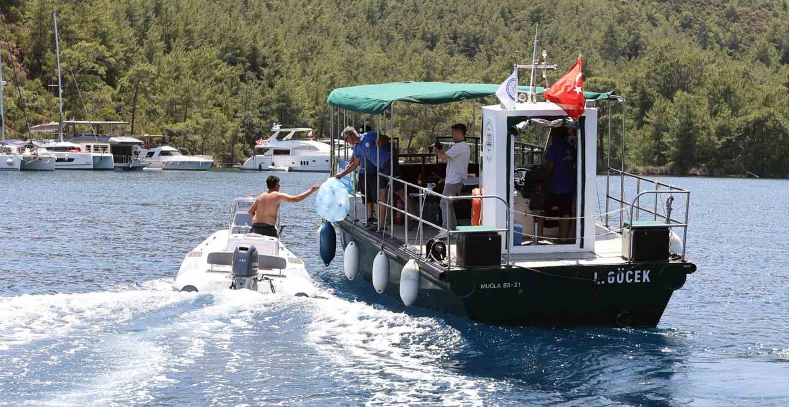 Muğla’nın eşsiz koylarında seyreden tekne ve yatların atıkları toplanıyor Muğla Büyükşehir Belediyesi, denizlerin