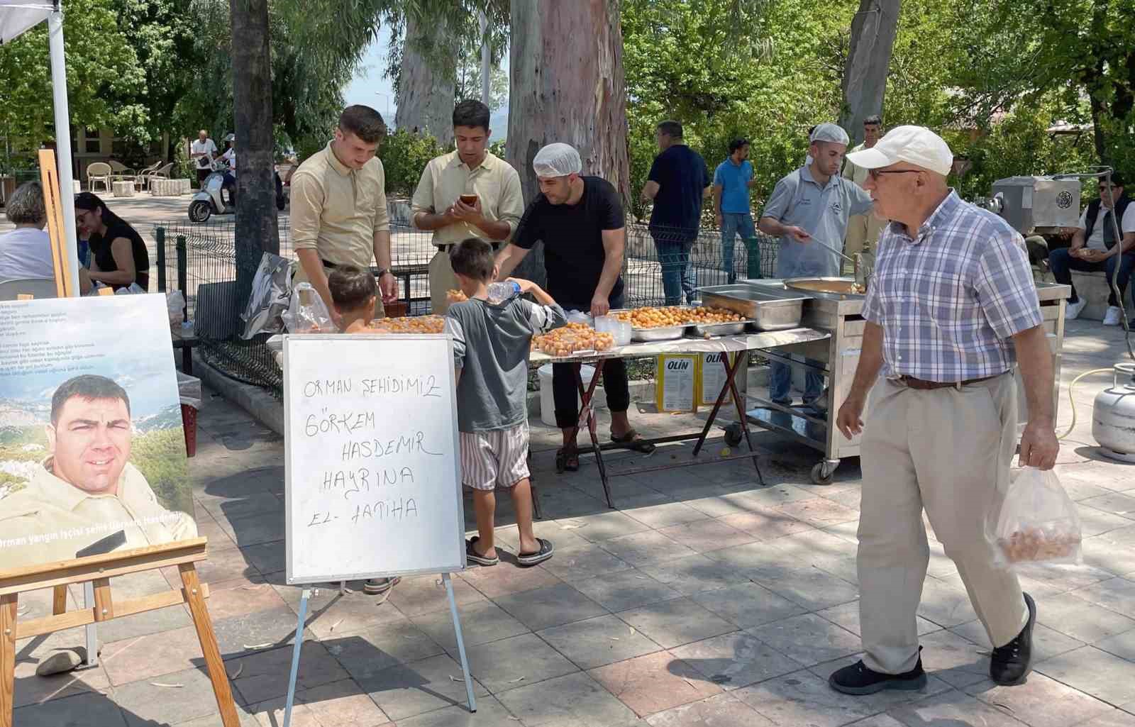 Orman şehidi Görkem Hasdemir için lokma hayrı Muğla’nın Marmaris ilçesinde 27