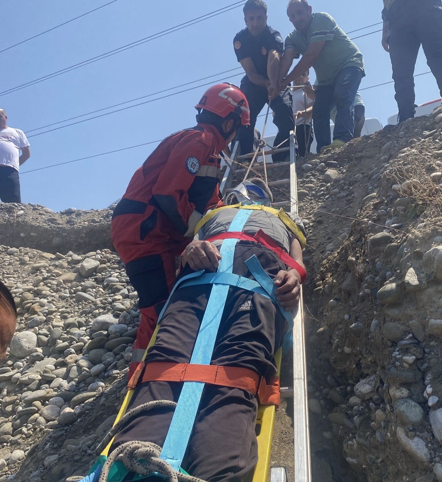 Ortaca’da uçurumdan düşen bir kişi kurtarıldı Muğla’nın Ortaca ilçesinde uçurumdan