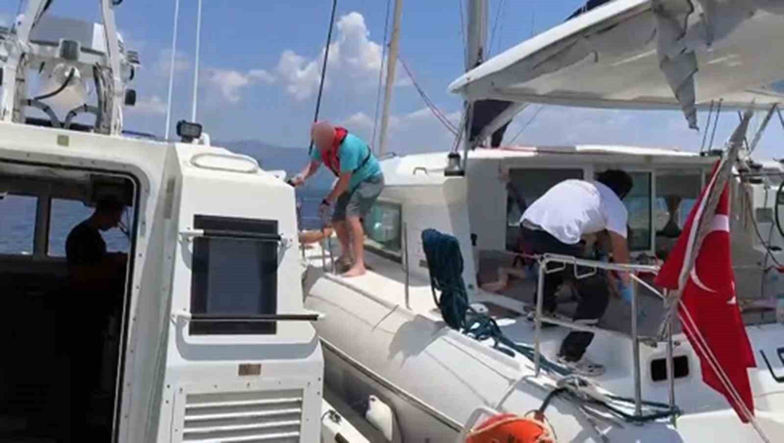 Özel teknede rahatsızlanan çocuk için tıbbi tahliye Muğla’nın Marmaris ilçesi açıklarında