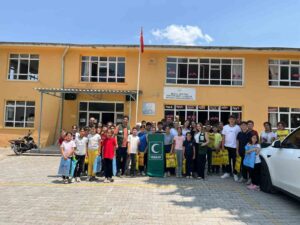 Üniversite öğrencilerinden köy okuluna anlamlı destek