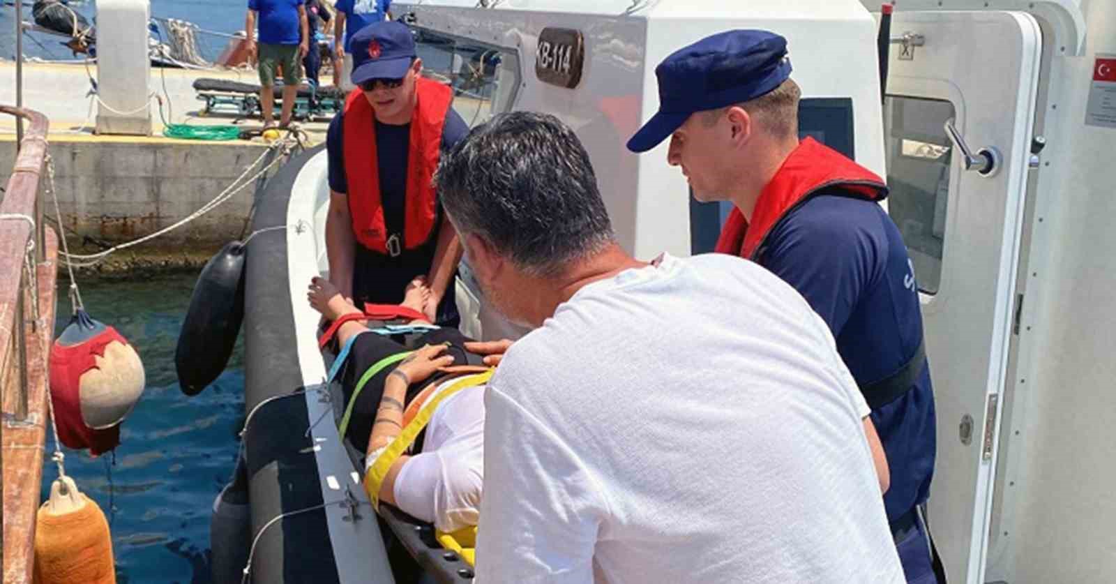 Yelkenli teknede rahatsızlanan vatandaşa tıbbi tahliye Muğla’nın Bodrum ilçesi açıklarında