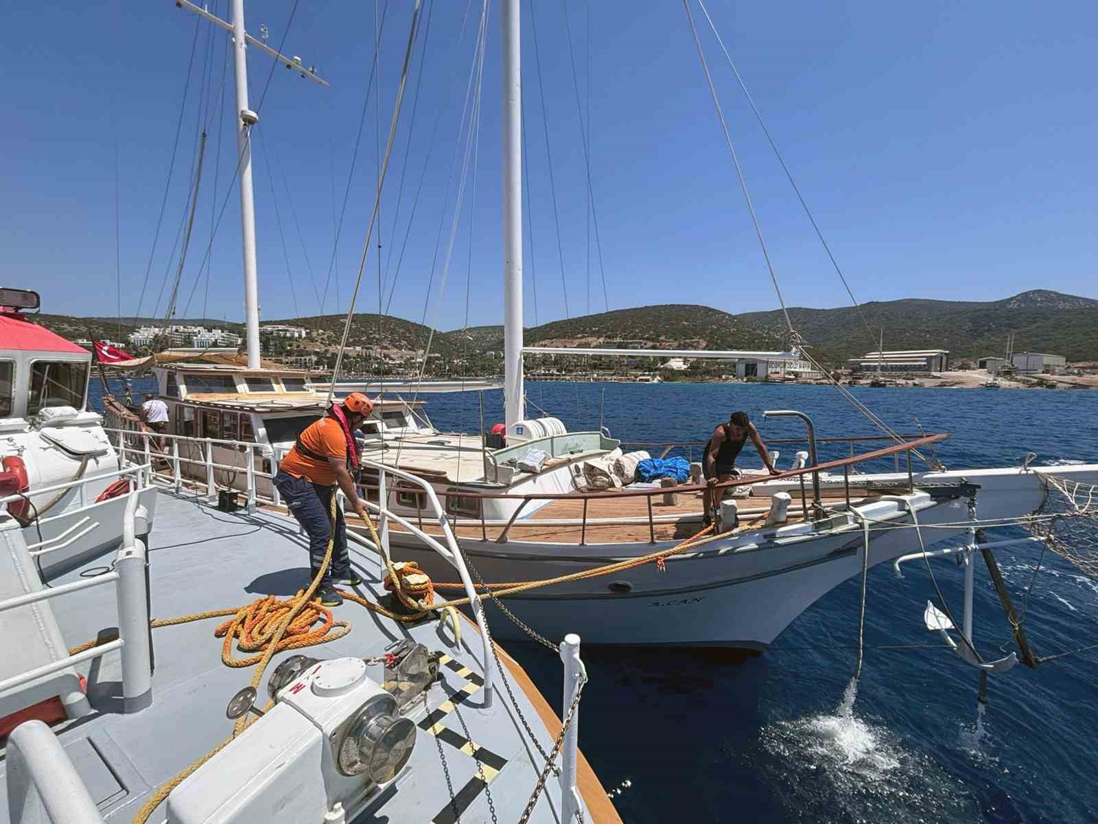 Bodrum’da içinde 6 kişi bulunan ve su alan tekne kurtarıldı Muğla’nın Bodrum ilçesinde içerisinde