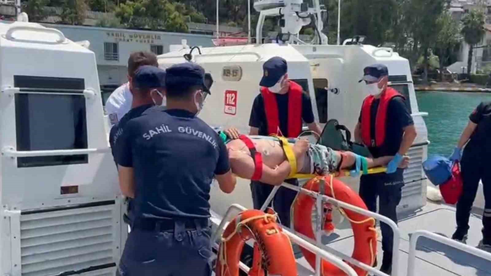 Boğulma tehlikesi yaşayan vatandaşa tıbbi tahliye Muğla’nın Fethiye ilçesinde gezi