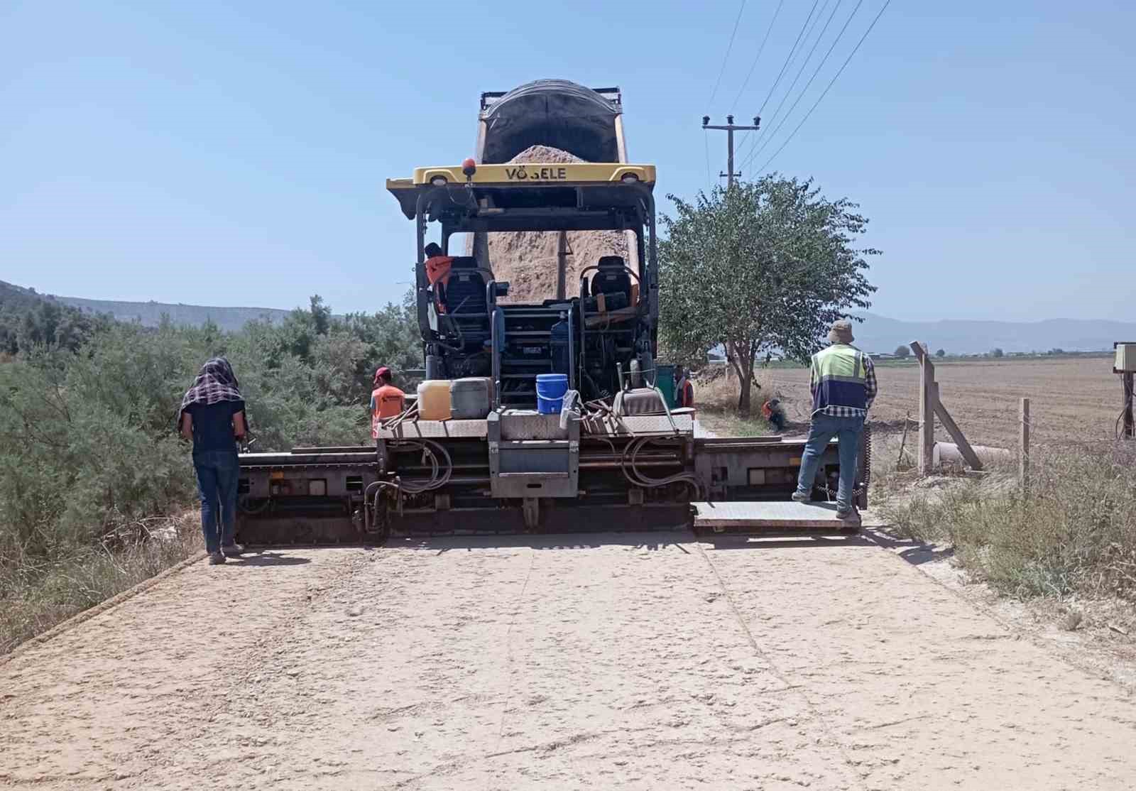 Büyükşehir’den Milas’ta yol yenileme çalışması Muğla Büyükşehir Belediyesi, kırsal