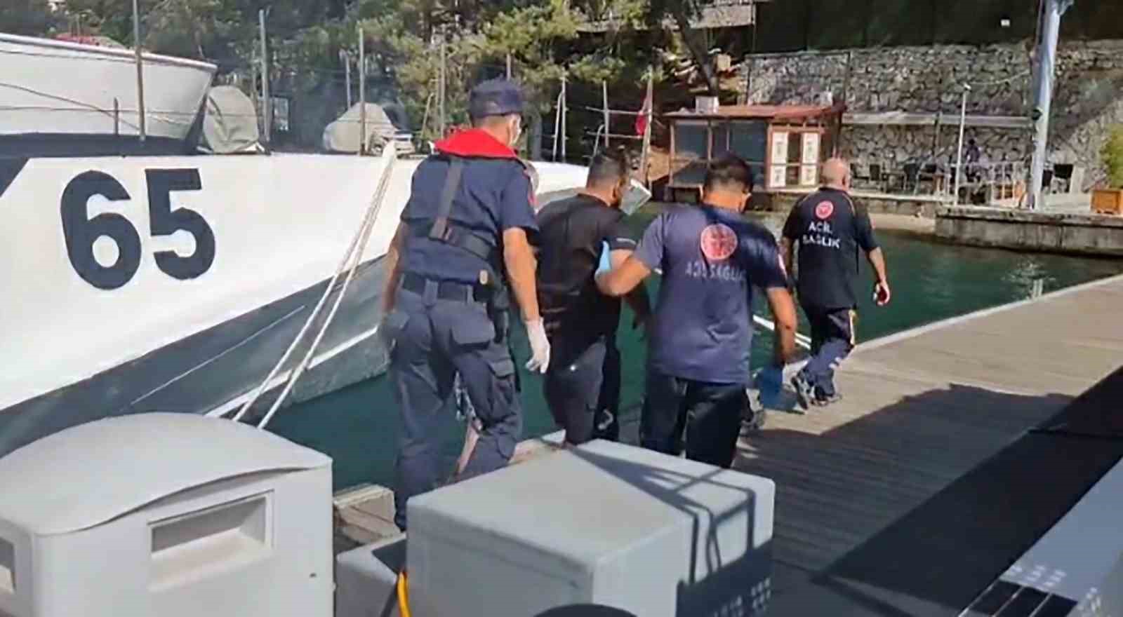 Gezi teknesinde yaralanan vatandaşa tıbbi tahliye Muğla’nın Fethiye ilçesinde gezi