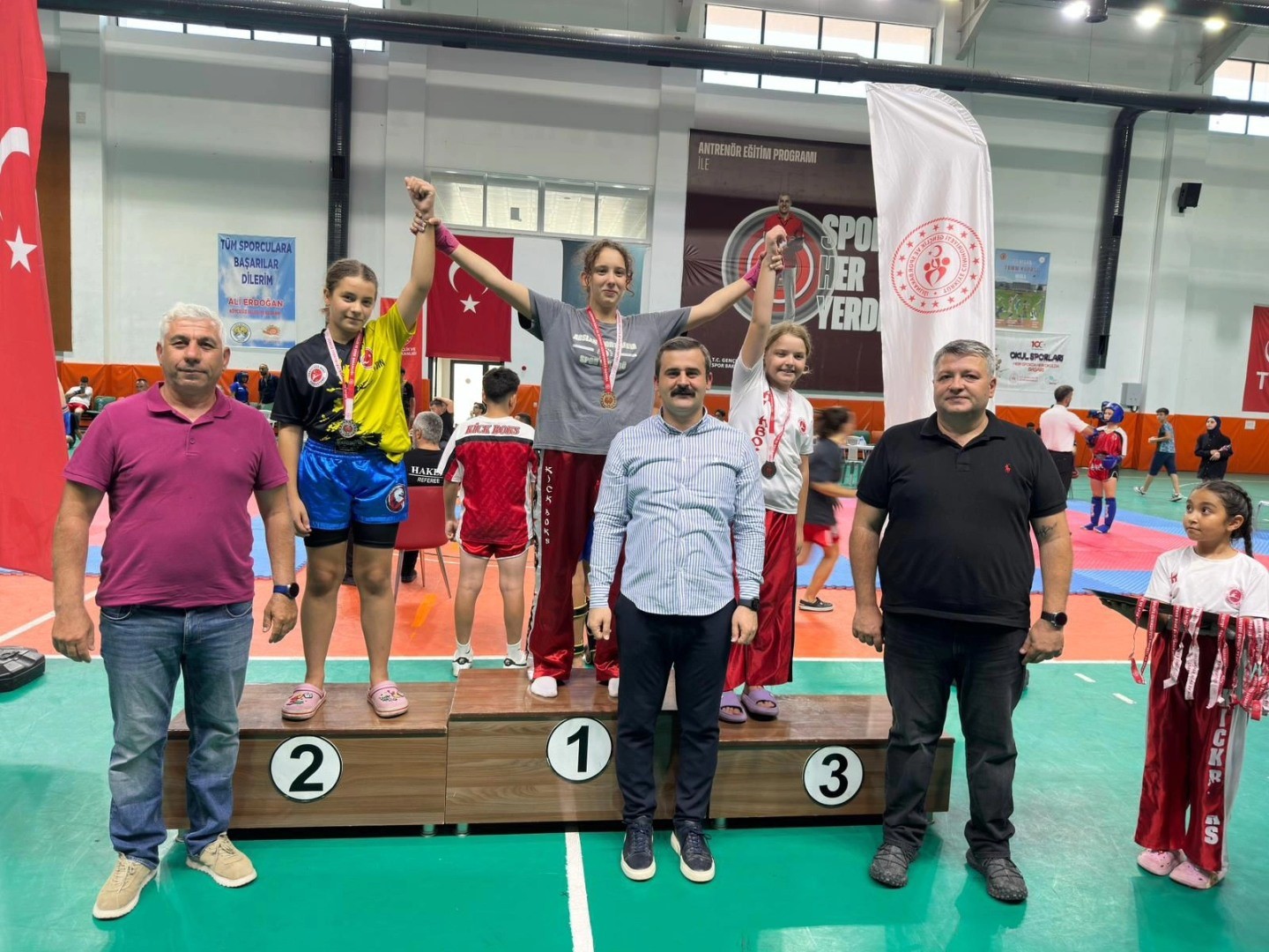 Köyceğiz’de kick boks şampiyonası yapıldı Muğla’nın Köyceğiz İlçesinde düzenlenen