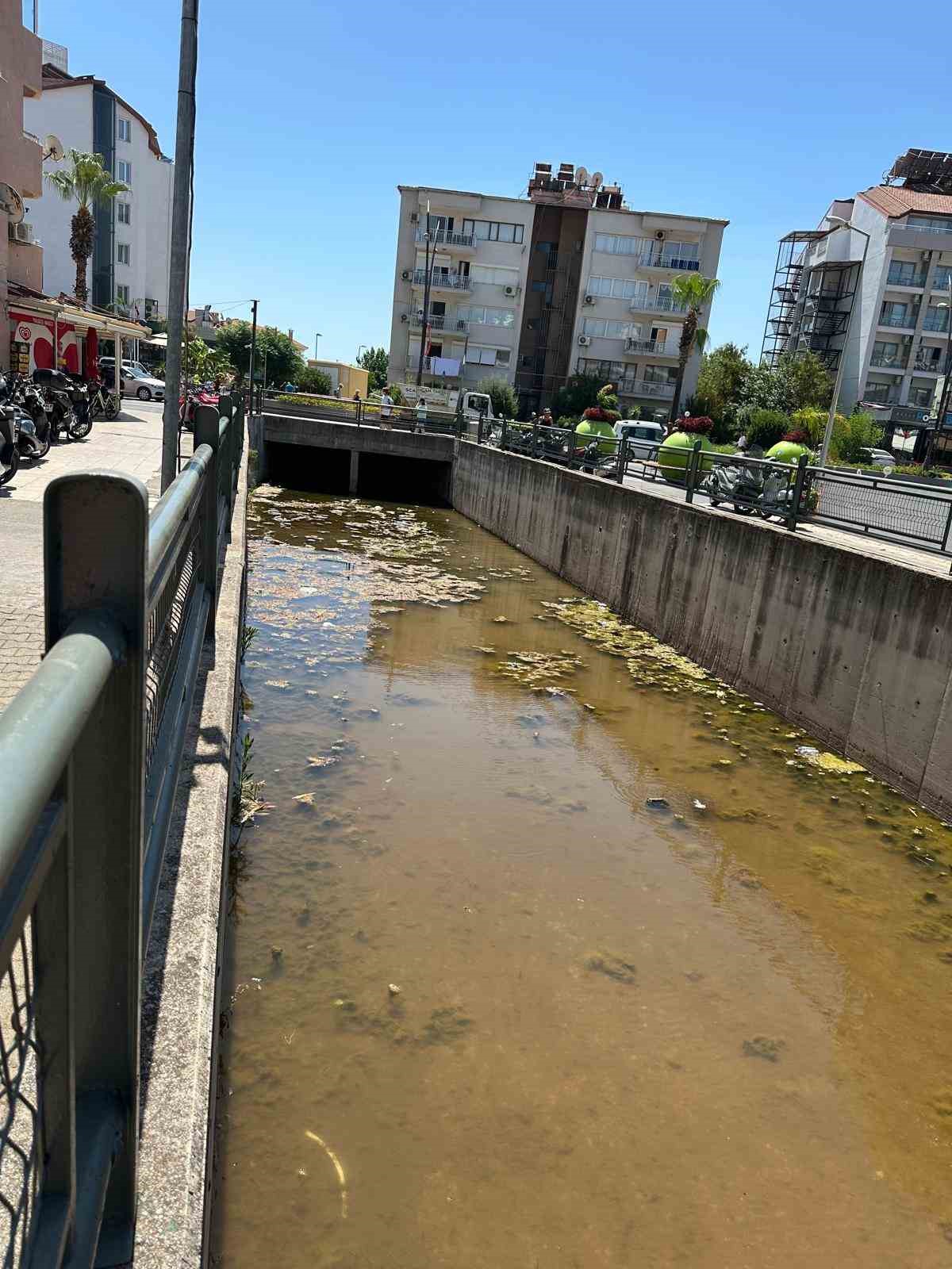 Marmaris’te dere kirliliği tepkisi: “Bu manzara ilçeye yakışmıyor” Muğla’nın Marmaris ilçesi Siteler