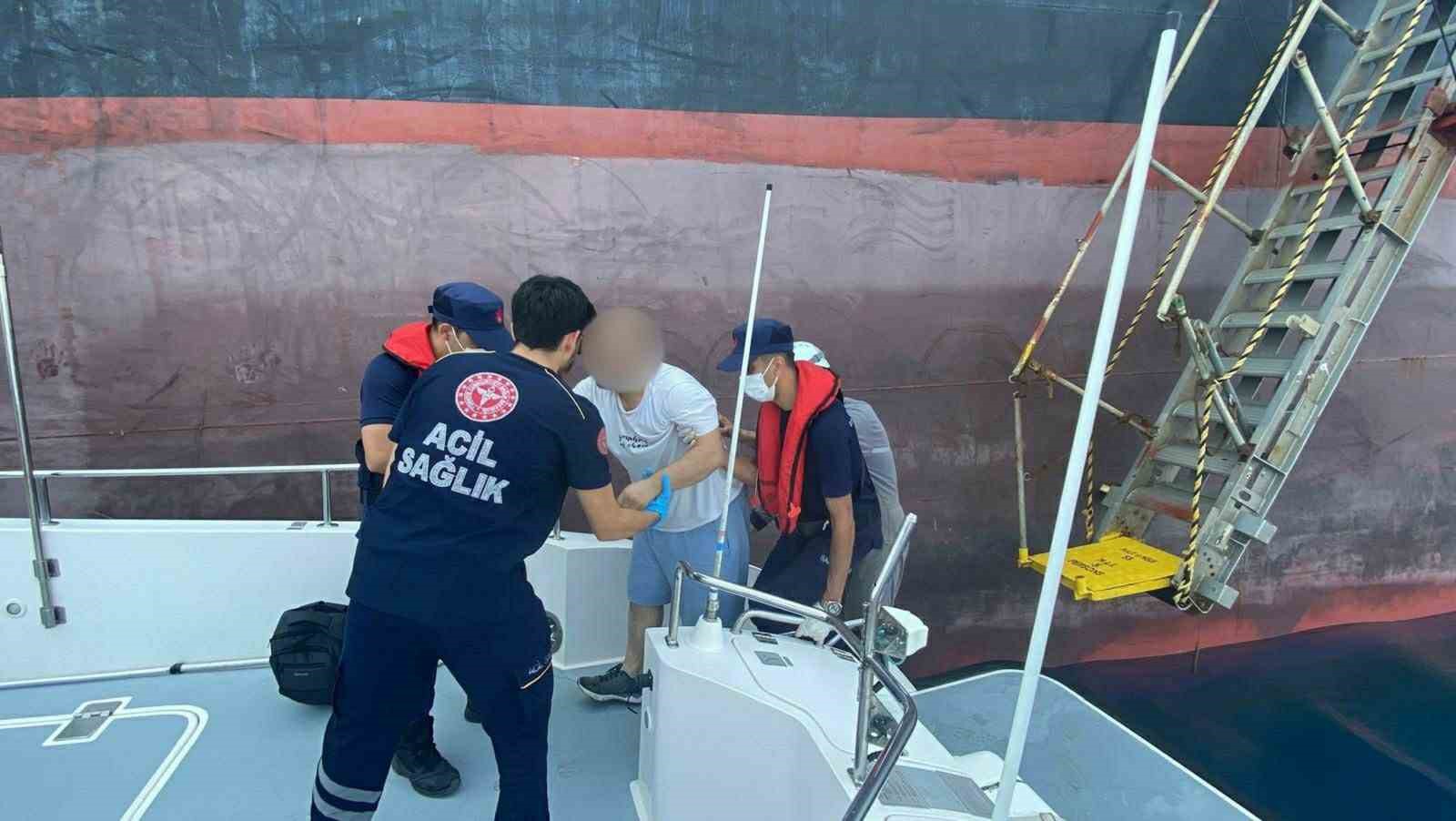 Ticari gemide rahatsızlanan vatandaşa tıbbi tahliye Muğla’nın Fethiye ilçesi açıklarında