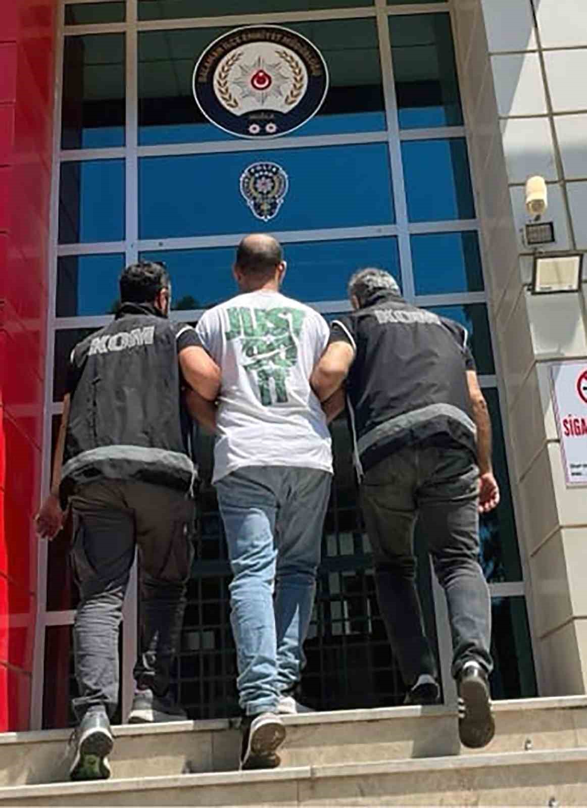 25 yıl kesinleşmiş hapis cezası ile aranan şüpheli yakalandı İki ayrı ‘Tasarlayarak öldürme’
