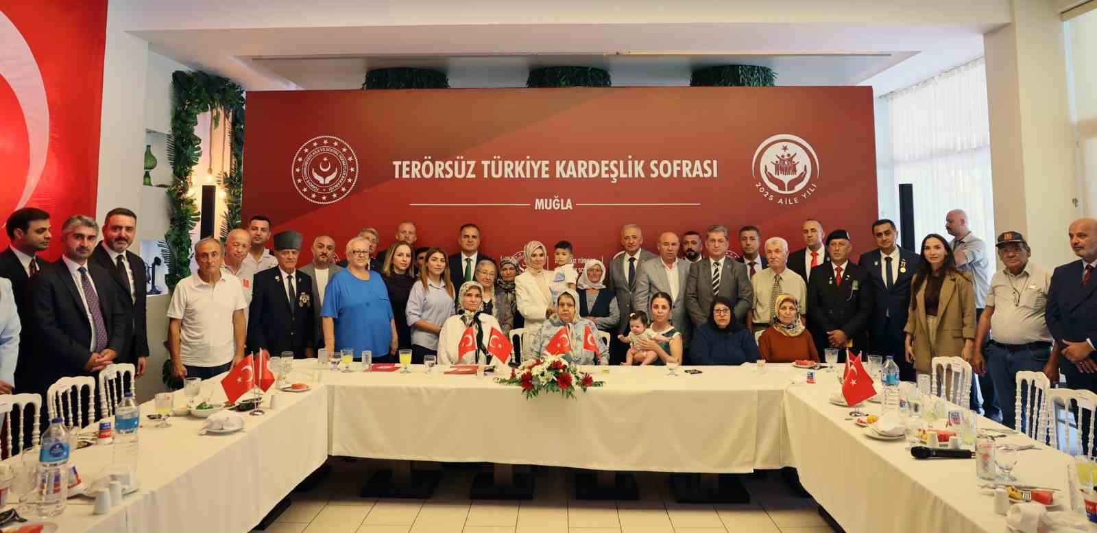 Bakan Göktaş Şehit yakınları ve gaziler ile bir araya geldi Aile ve Sosyal Hizmetler