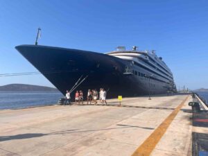 190 metre boyundaki lüks yolcu gemisi "Evrima" 279 yolcuyla Bodrum’a