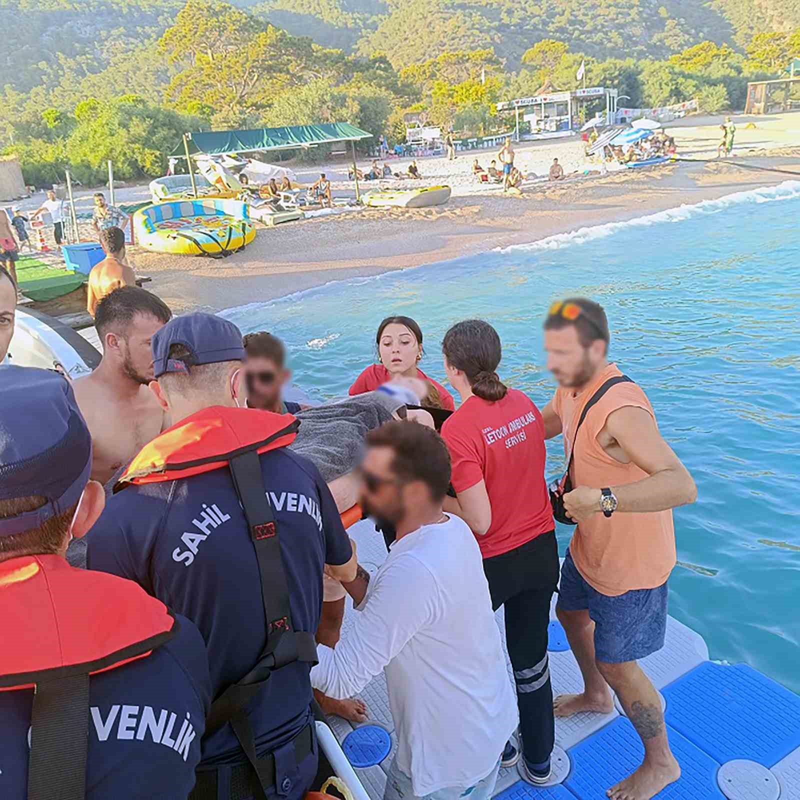 Ölüdeniz’de yüzerken yaralanan vatandaşa Sahil Güvenlik ‘ten tıbbi tahliye Muğla’nın Fethiye ilçesi Ölüdeniz