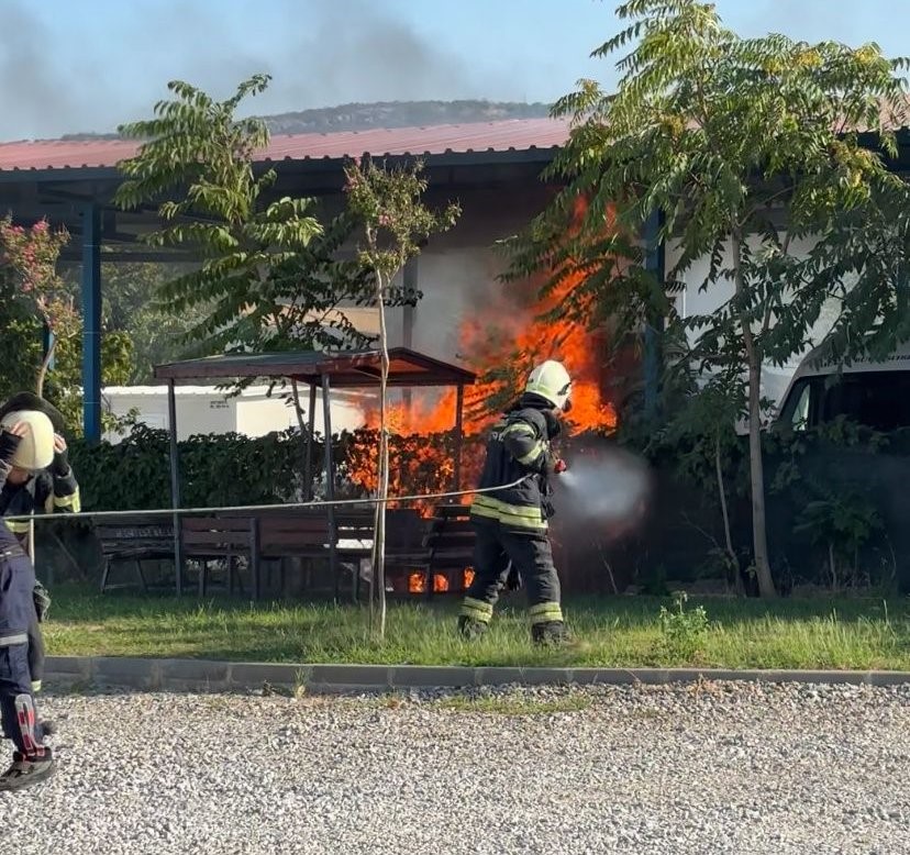 Park halindeki cenaze nakil aracı yandı Muğla’nın Menteşe ilçesinde, Muğla