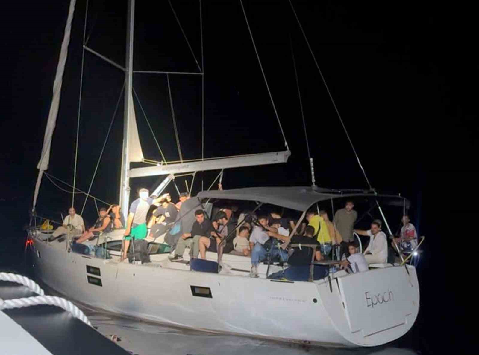 Sürüklenen yelkenli teknedeki 78 düzensiz göçmen kurtarıldı Muğla’nın Datça ilçesi açıklarında,