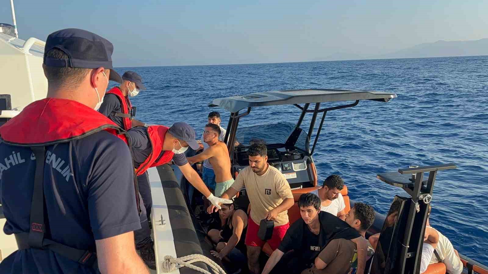 17 düzensiz göçmen kurtarıldı, 1 göçmen kaçakçısı yakalandı Muğla’nın Dalaman ilçesi açıklarında