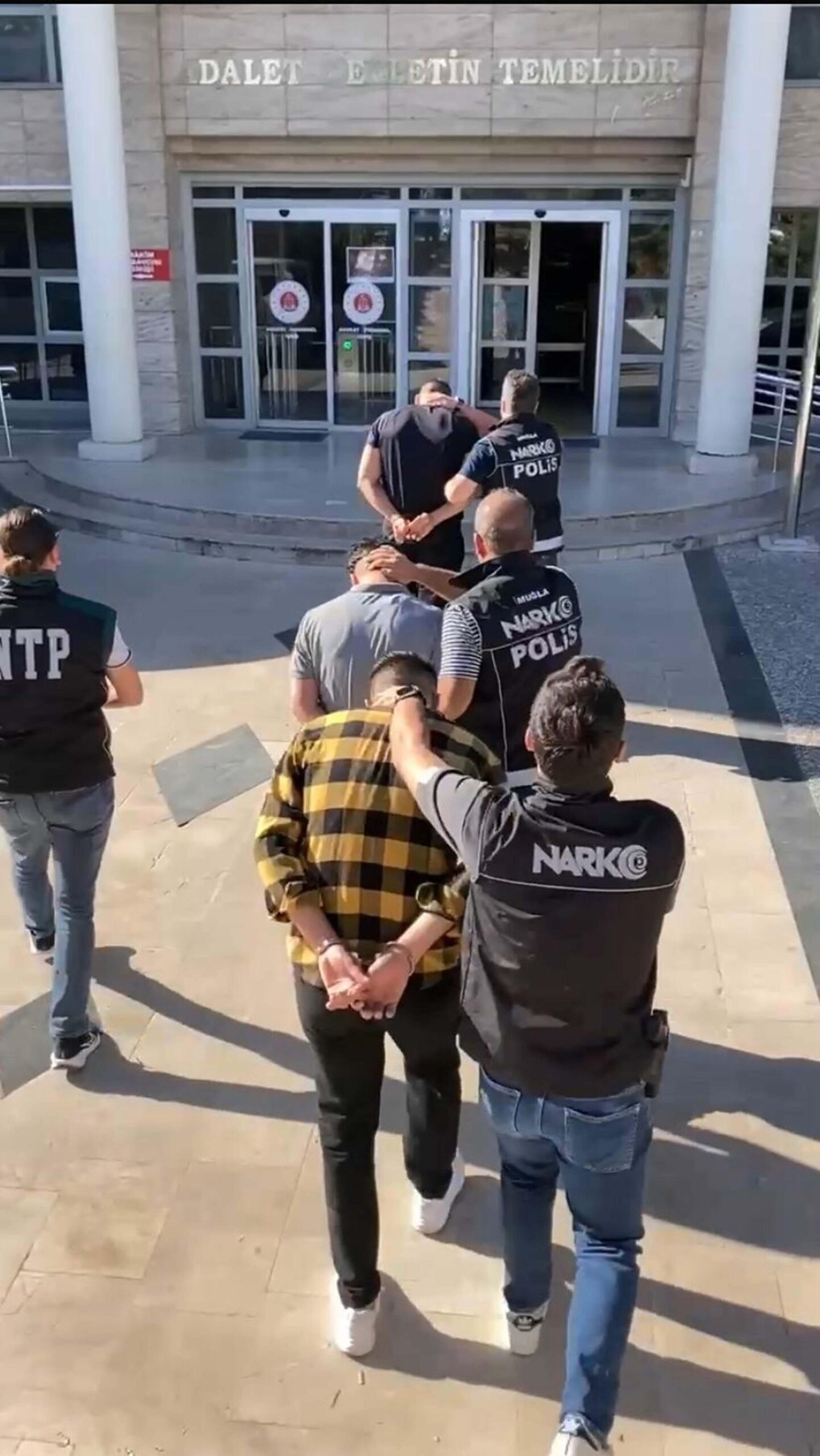 Cavit AKGÜN/MUĞLA, (DHA)- MUĞLA’nın Ula ilçesinde, polisin operasyonunda 20 kilo
