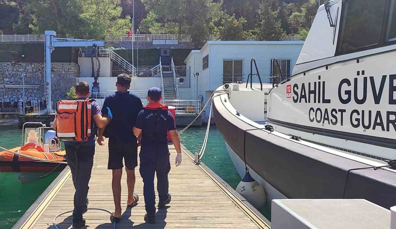 Gezi teknesinde rahatsızlanan vatandaşa tıbbi tahliye Muğla’nın Fethiye ilçesi açıklarında