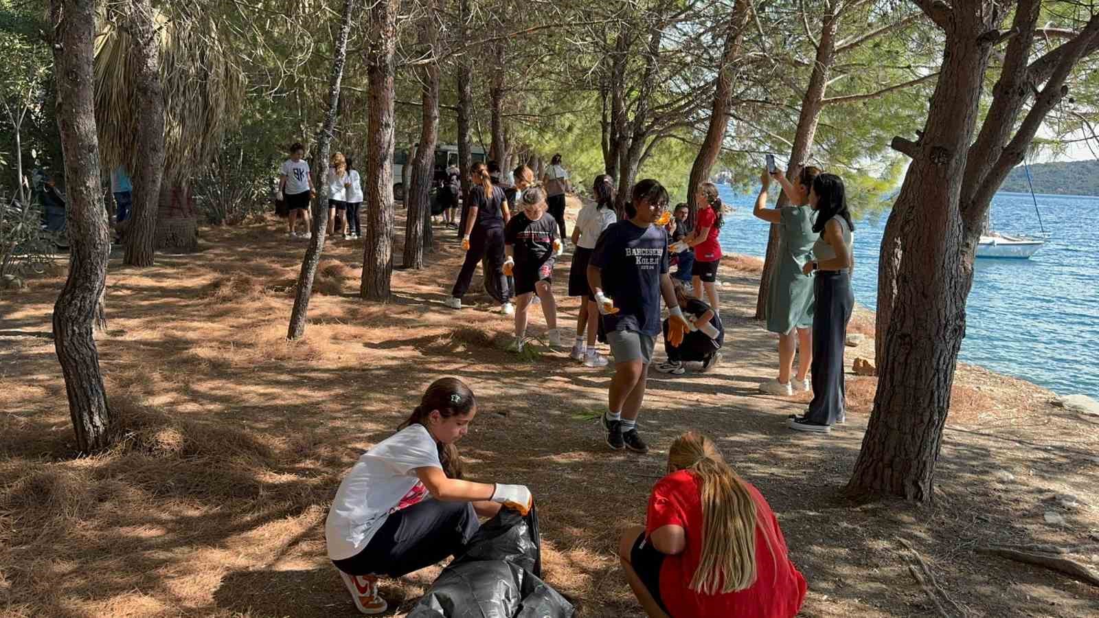 Muğla’nın Marmaris ilçesinde çevre bilincini artırmak amacıyla Aktaş yolu üzerindeki