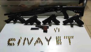 Muğla Emniyet Müdürlüğü ekipleri tarafından Marmaris’te düzenlenen silah operasyonunda 6