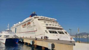 Muğla’nın Bodrum ilçesine gelen "Europa 2" adlı yolcu gemisi, 481