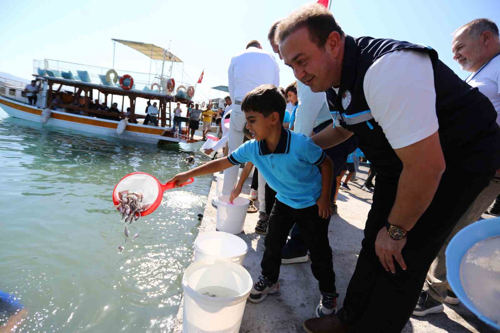 Muğla İl Tarım ve Orman Müdürlüğü tarafından "Su Kaynaklarının Balıklandırılması