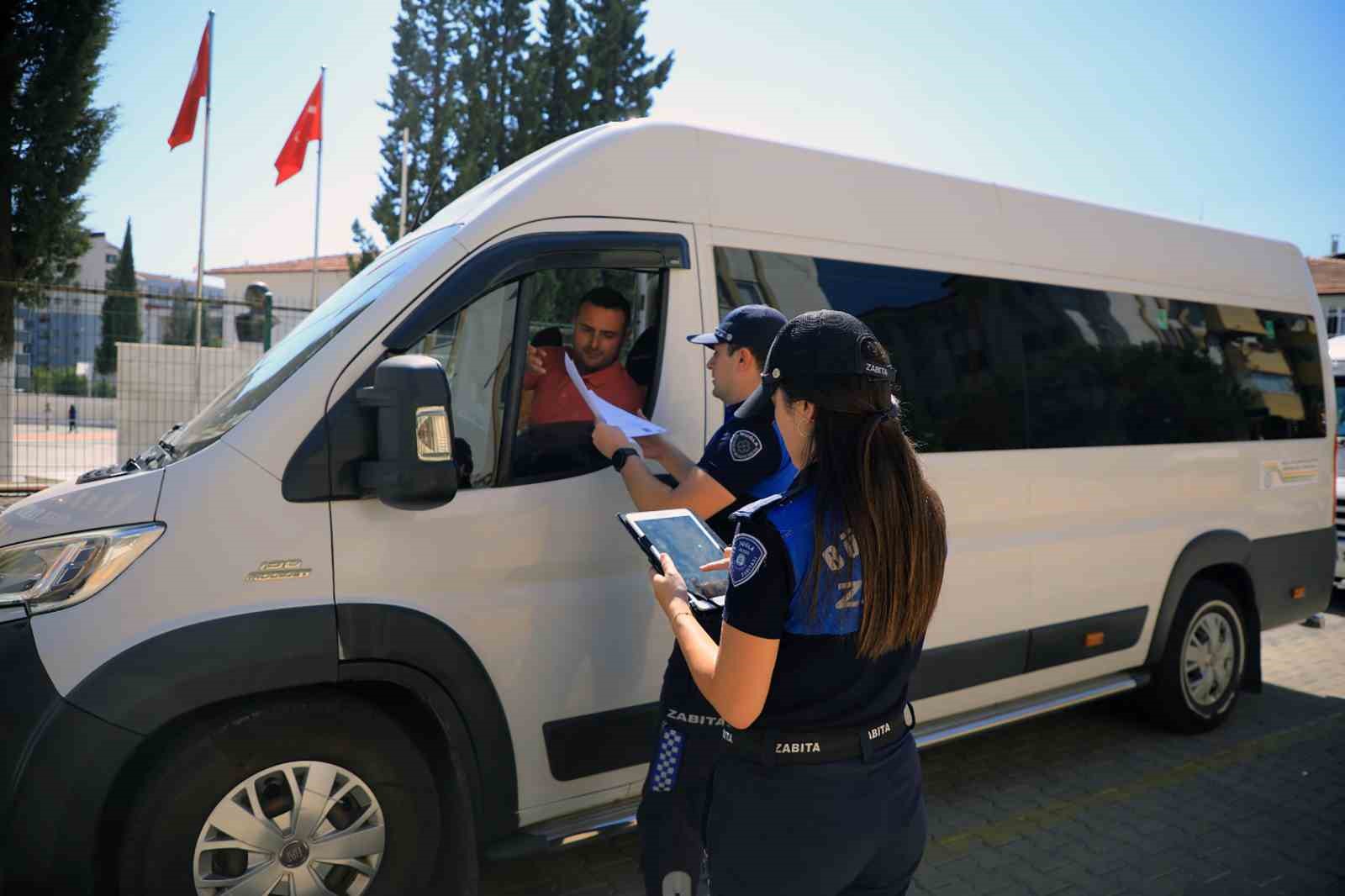 Muğla Büyükşehir zabıtasından servis araçlarına ‘Öğrenci Güvenliği’ denetimi Öğrenci taşımacılığında en yüksek