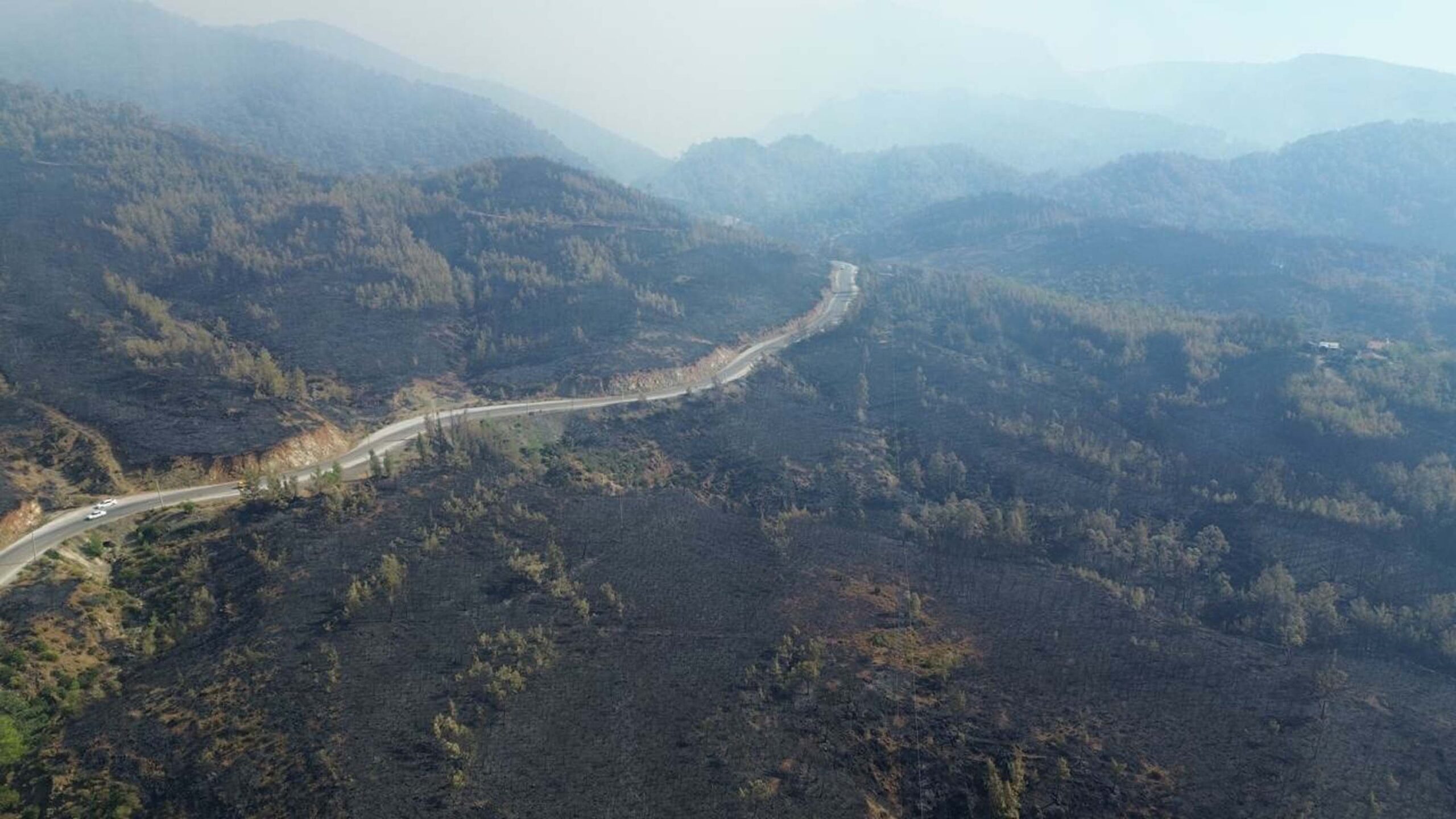 YANAN ALANLAR DRONLA GÖRÜNTÜLENDİ Muğla'nın Köyceğiz ilçesinde çıkan orman yangınını
