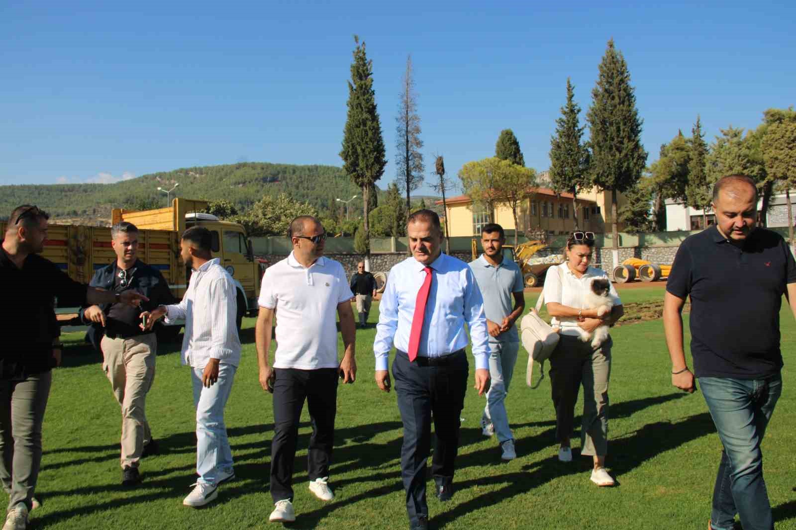 Muğla Valisi Dr. İdris Akbıyık, yapımı süren Atatürk Stadyumu’nda incelemelerde