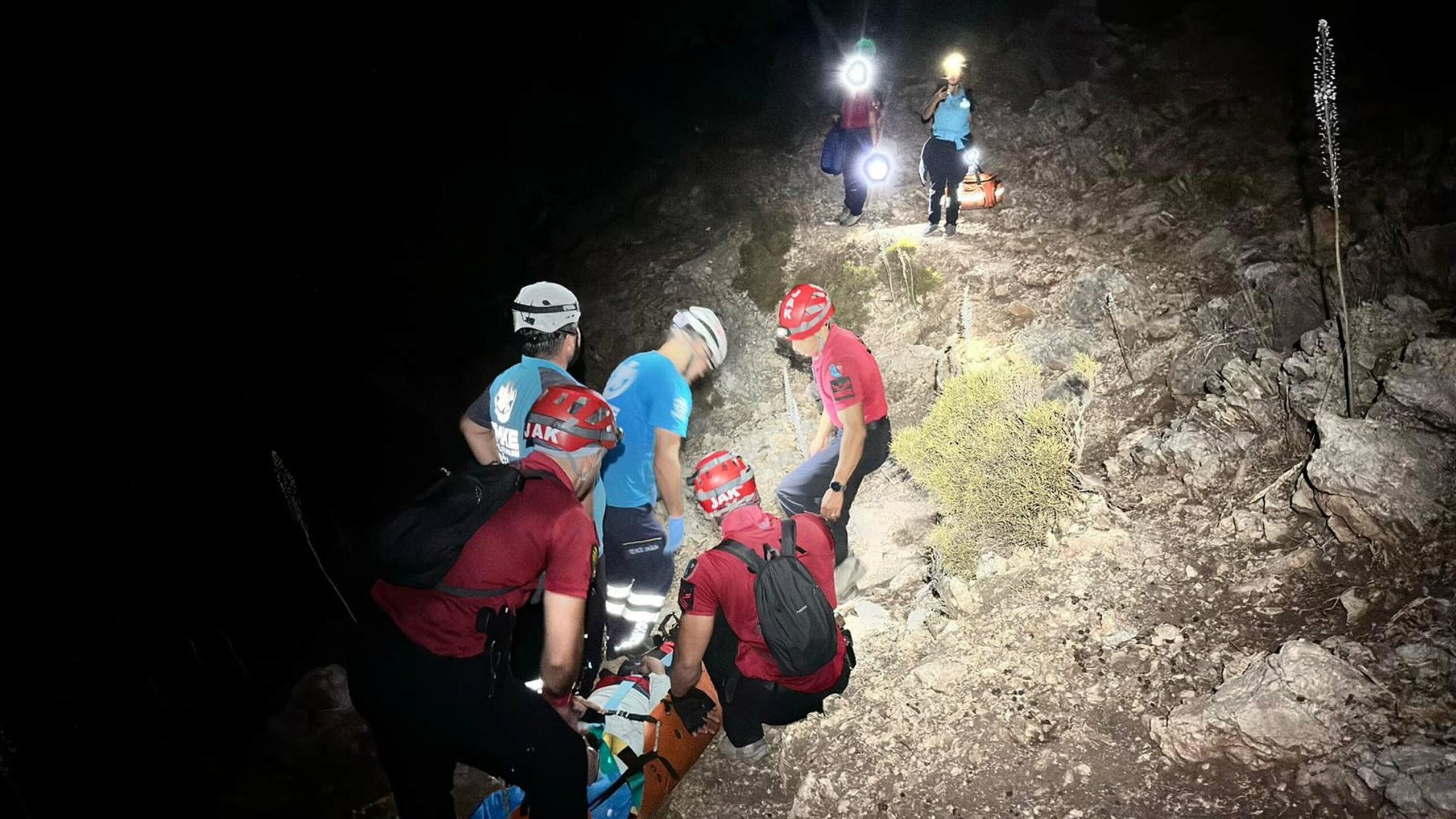 Gülgün AKYOKUŞ/ SEYDİKEMER(Muğla), (DHA)- MUĞLA’nın Seydikemer ilçesinde doğa yürüyüşü sırasında