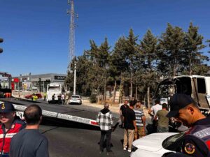 Muğla-Aydın karayolunda yolcu otobüsü ile vidanjör aracının çarpışması sonucu meydana