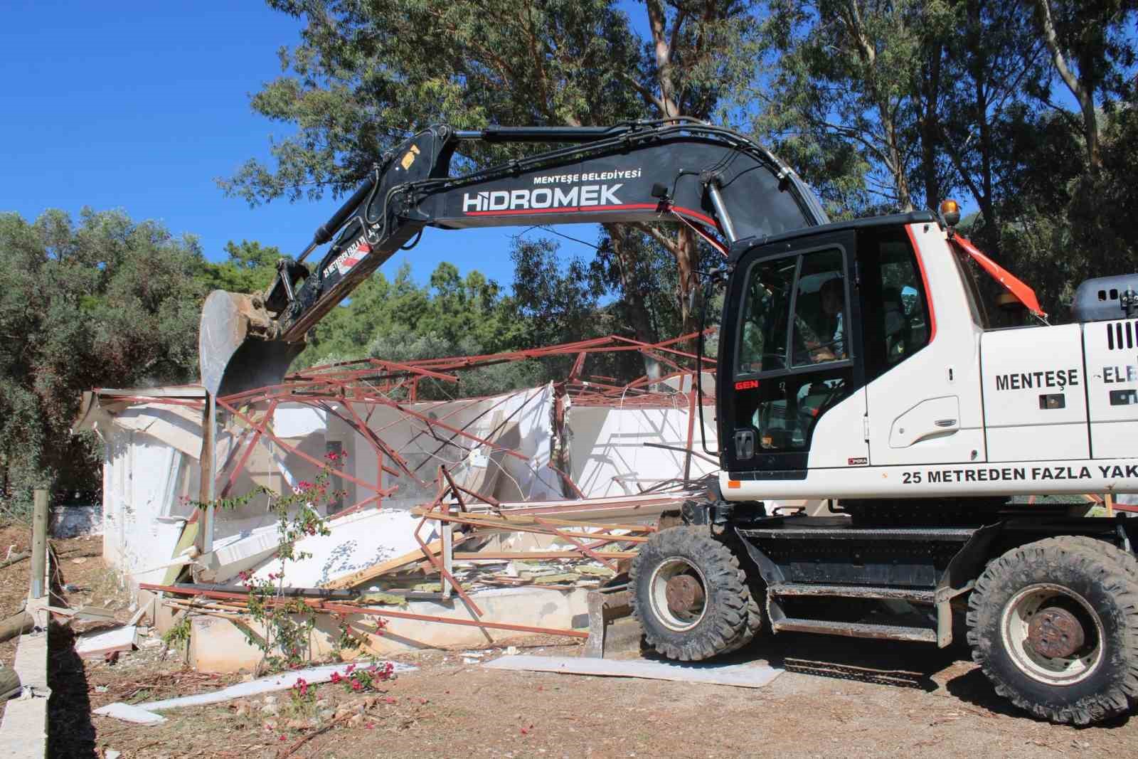 Ekim ayı kaçak yapı ile mücadele programı kapsamında, Menteşe’de 30