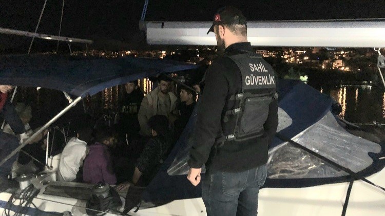 Muğla’nın Bodrum ilçesinde Sahil Güvenlik ve polis ekipleri tarafından yapılan