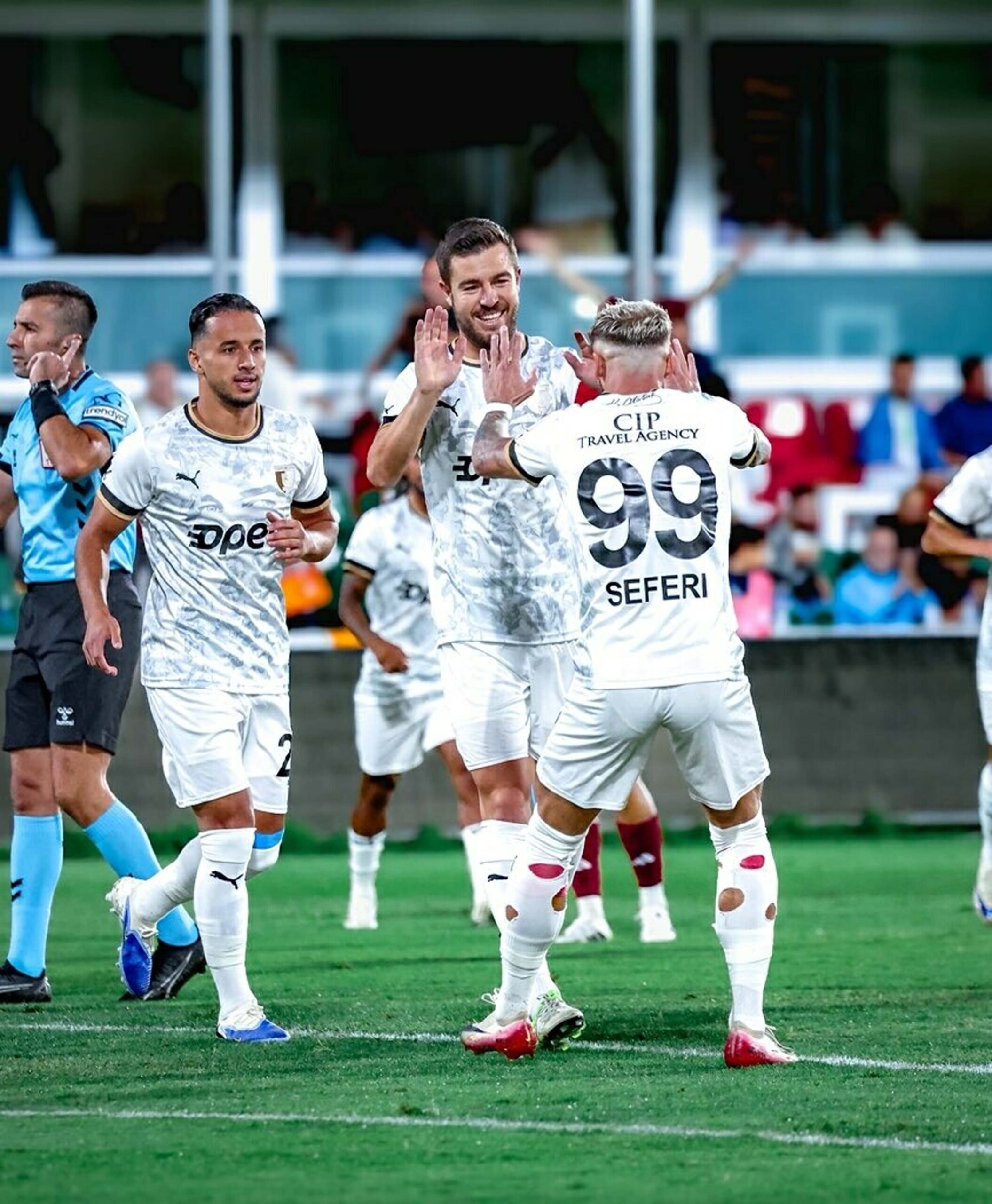 BODRUM, (DHA)- 1'nci Lig'de milli araya 20 puanla zirvede giren