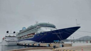 Muğla’nın Bodrum ilçesine gelen "Marella Discovery 2" ve "Star Legend"