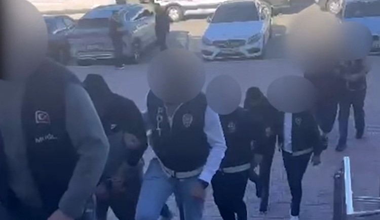 Bodrum’da fuhuş operasyonu: 7 tutuklama Muğla’nın Bodrum ilçesinde polis ekipleri tarafından düzenlenen fuhuş operasyonunda 7