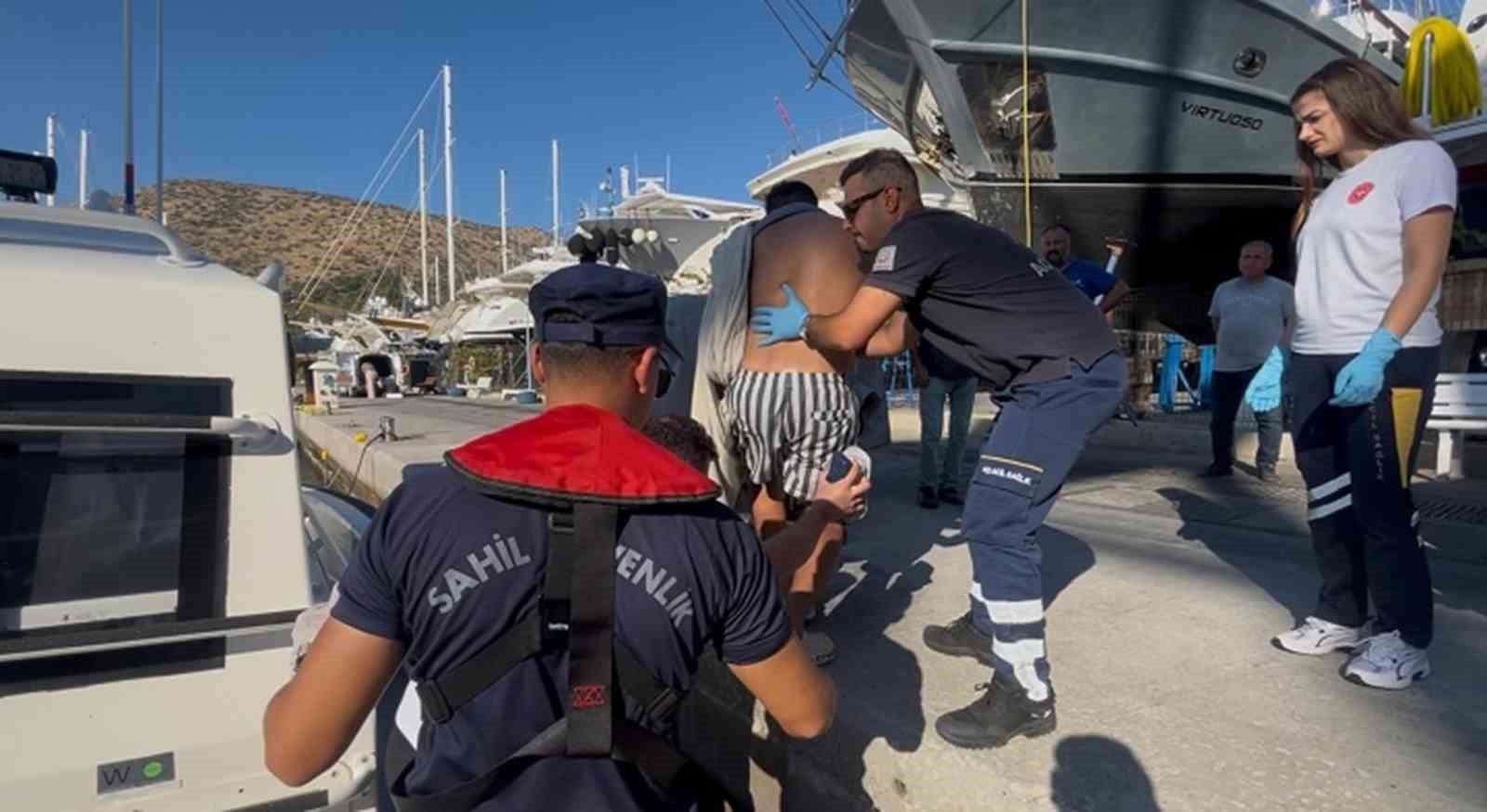 Bodrum’da gezi teknesinde yaralanan vatandaşa tıbbi tahliye Muğla’nın Bodrum ilçesi açıklarında seyreden gezi teknesinde yaralanan vatandaşa tıbbi